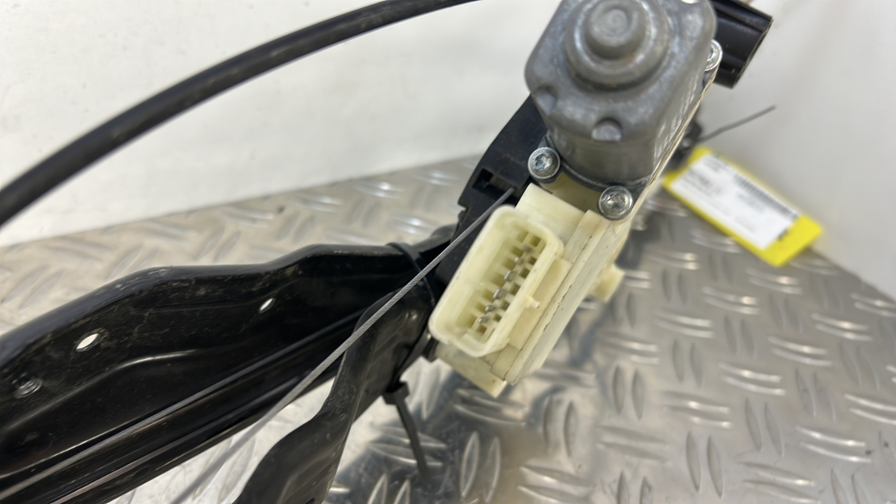 Leve vitre electrique avant gauche PEUGEOT 308 2 PHASE 1 – 9678189880
