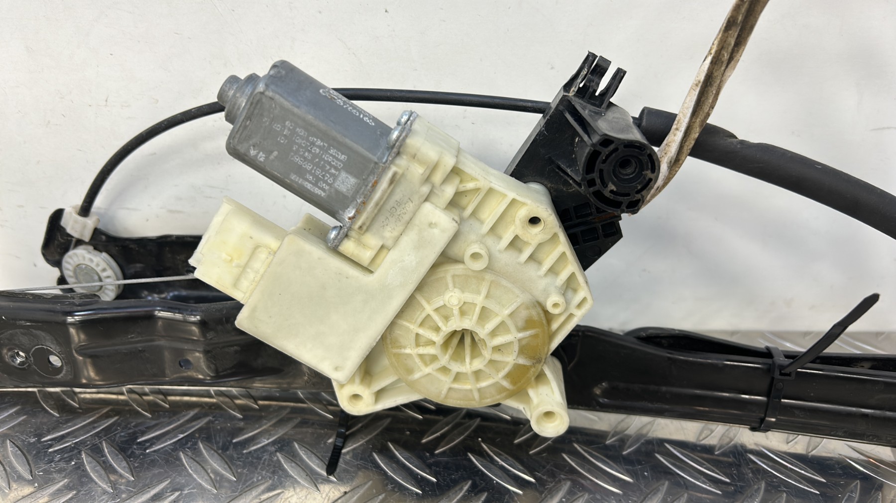 Leve vitre electrique avant gauche PEUGEOT 308 2 PHASE 1 – 9678189880