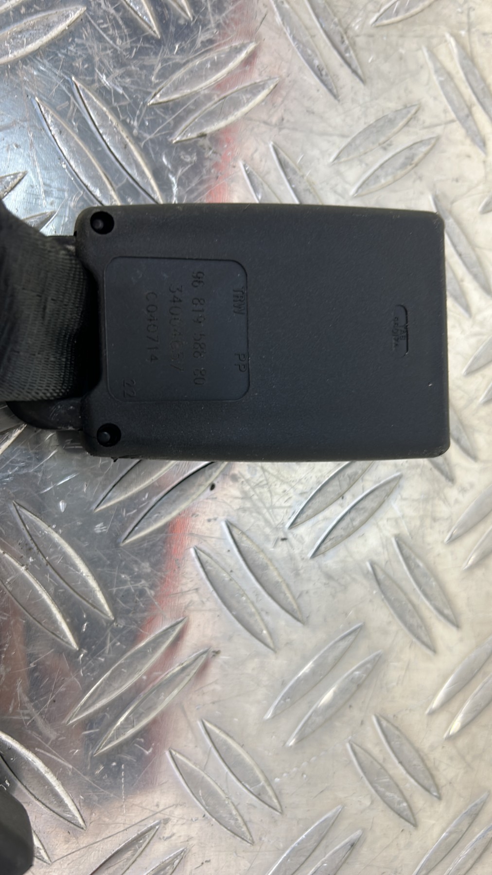 Attache ceinture arriere centrale CITROEN C3 2 PHASE 2 – 9681958880