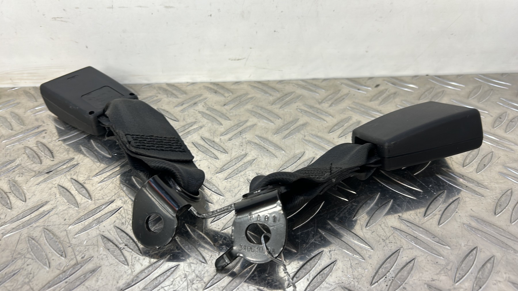 Attache ceinture arriere centrale CITROEN C3 2 PHASE 2 – 9681958880