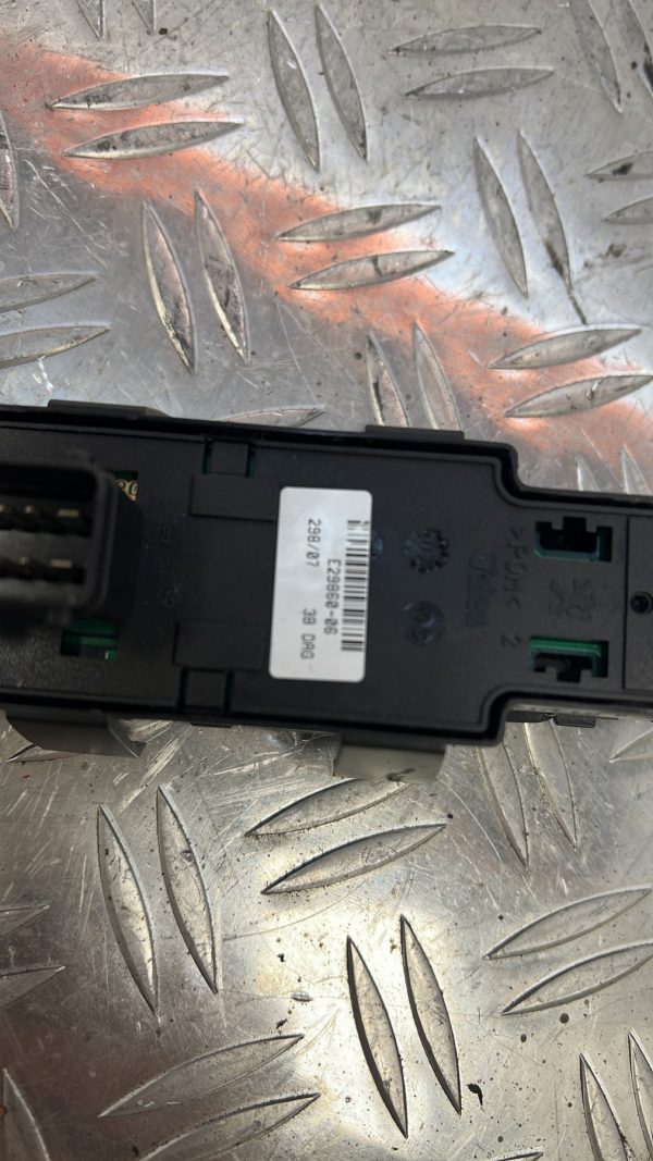 Interrupteur de leve vitre avant gauche PEUGEOT 207 PHASE 1 – e2986006
