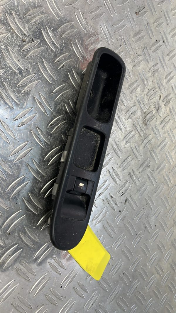 Interrupteur de leve vitre avant droit PEUGEOT 207 PHASE 1 – 11561532621