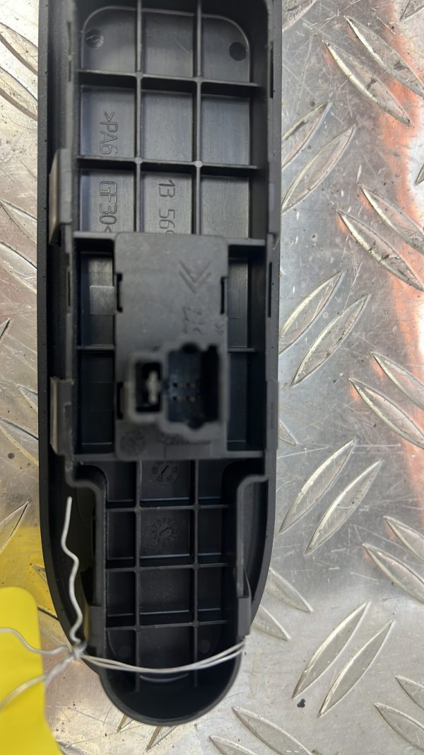 Interrupteur de leve vitre avant droit PEUGEOT 207 PHASE 1 – 11561532621