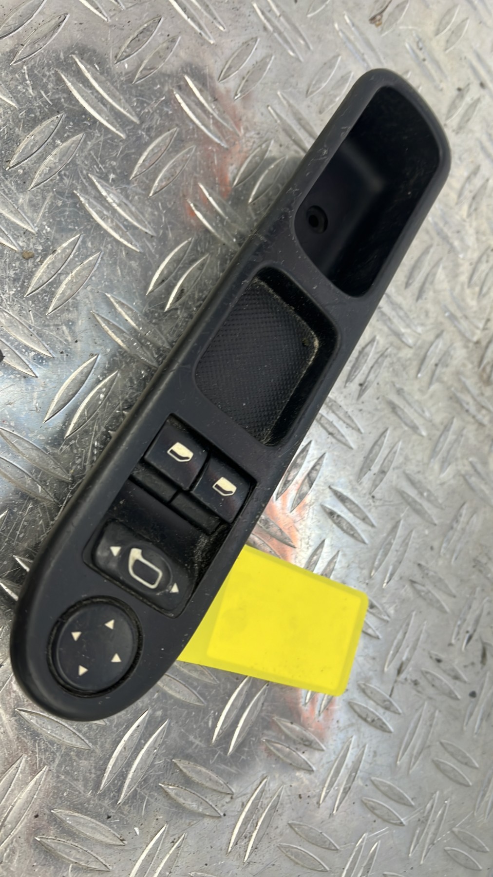 Interrupteur de leve vitre avant gauche PEUGEOT 207 PHASE 1 – 53269706