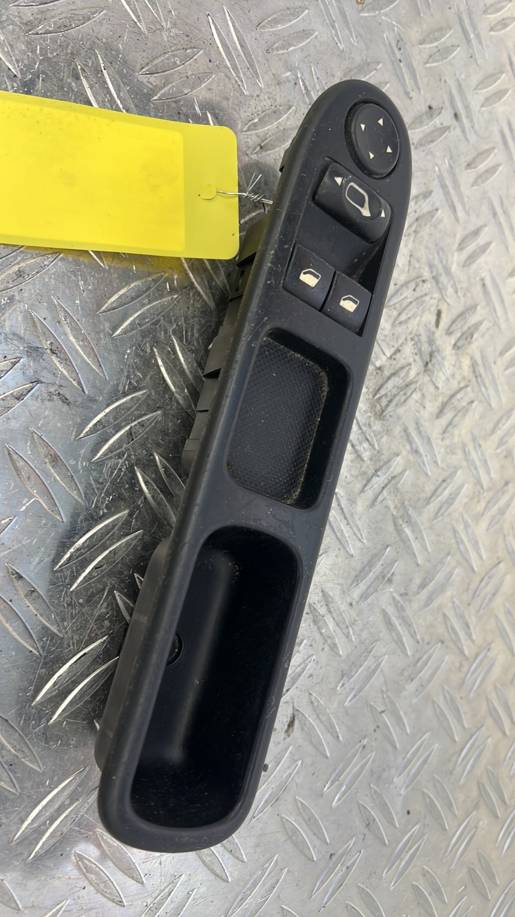 Interrupteur de leve vitre avant gauche PEUGEOT 207 PHASE 1 – 53269706