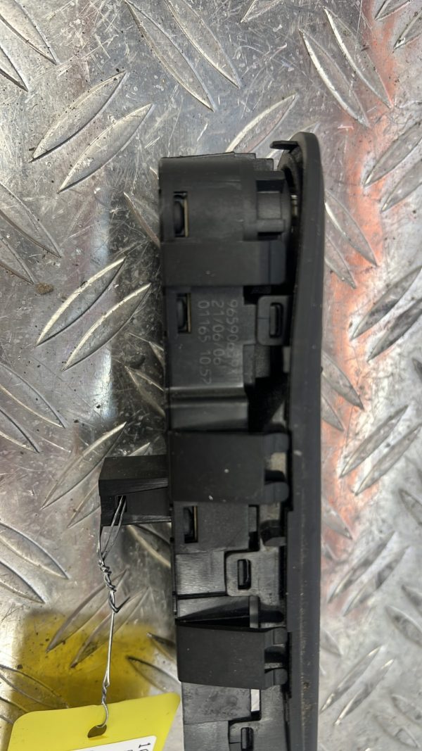 Interrupteur de leve vitre avant gauche CITROEN C4 Picasso 1 – 96590659xt