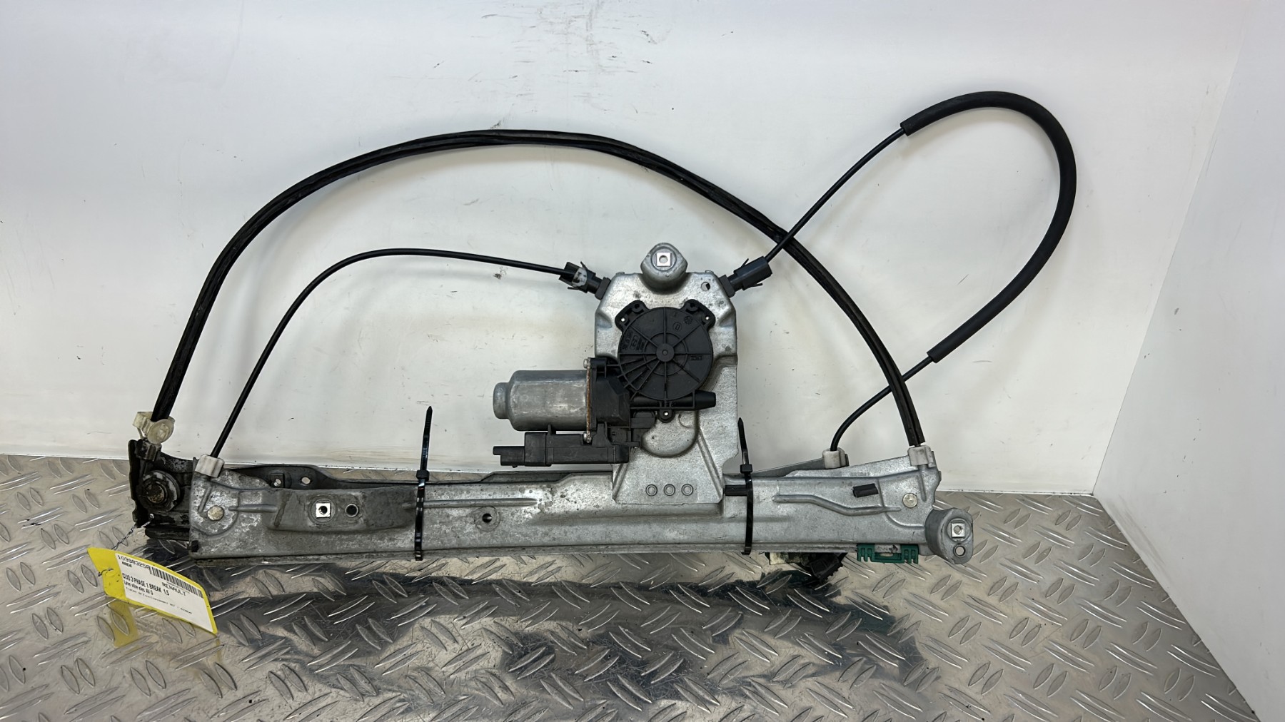 Leve vitre electrique avant gauche RENAULT CLIO 3 PHASE 1 – 400854F