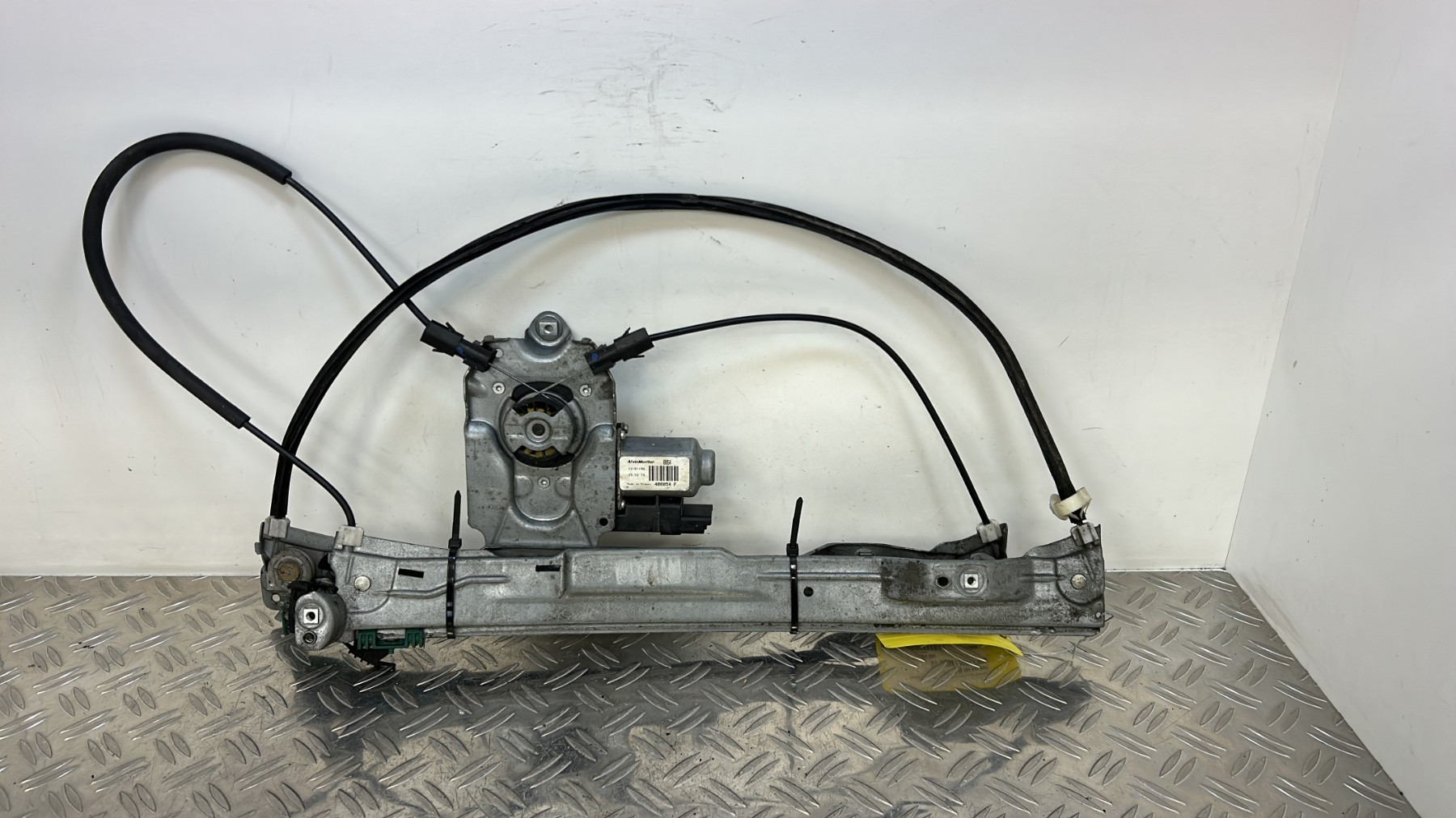 Leve vitre electrique avant gauche RENAULT CLIO 3 PHASE 1 – 400854F