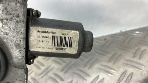 Leve vitre electrique avant droit RENAULT CLIO 3 PHASE 1 – 400857