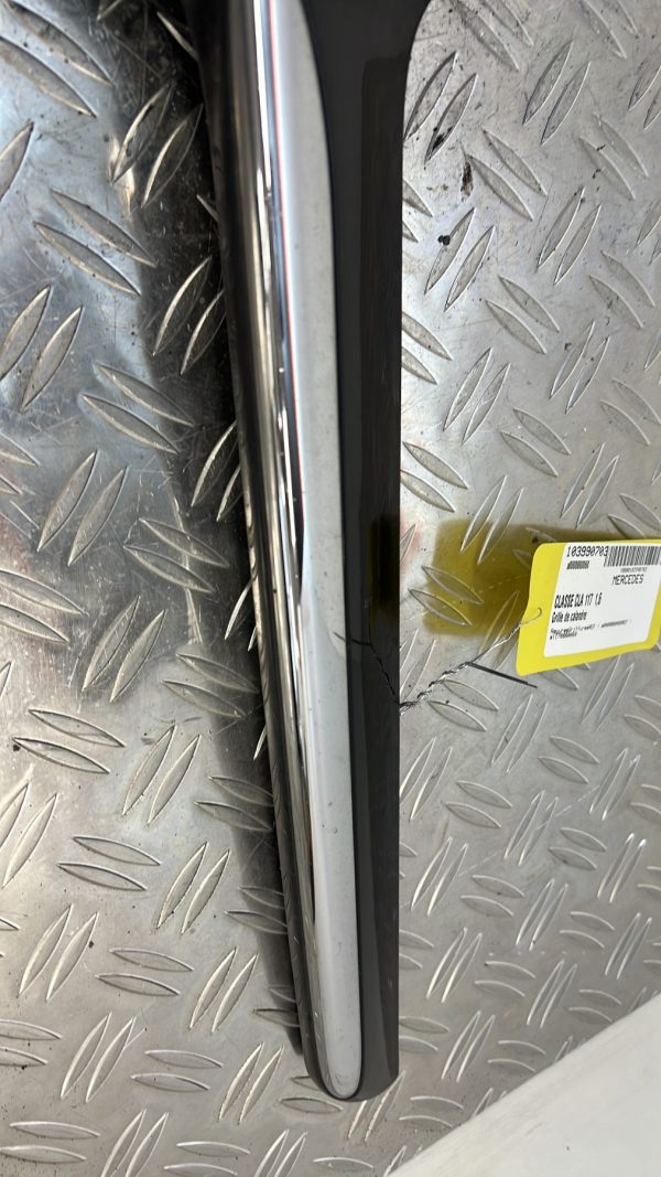Grille de calandre MERCEDES CLASSE A117 180 – a0008880060