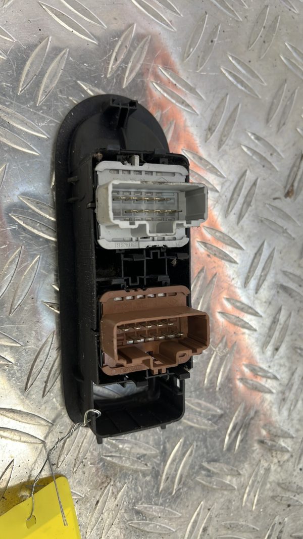 Interrupteur de leve vitre avant gauche RENAULT SCENIC 2 PHASE 2 – 8200160603