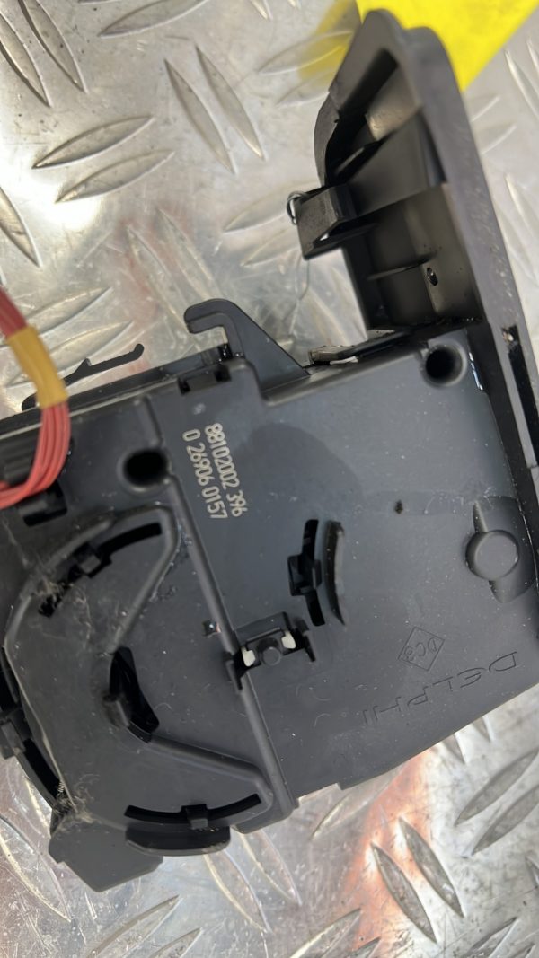 Commodo phare RENAULT CLIO 3 PHASE 1 BREAK – 88103002396
