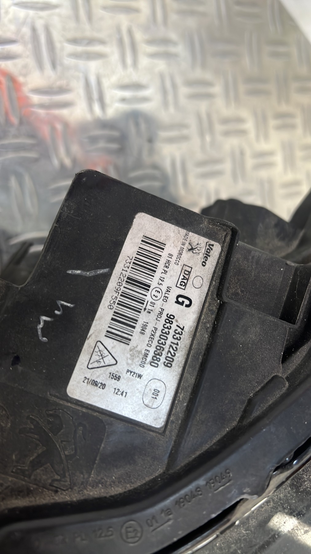 Optique avant principal gauche (feux)(phare) PEUGEOT 208 2 – LED TECHNOLOGY