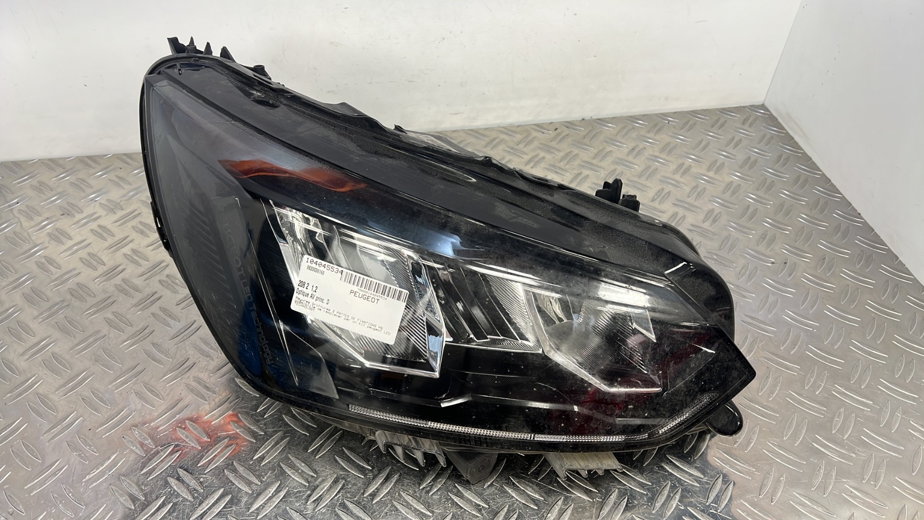 Optique avant principal droit (feux)(phare) PEUGEOT 208 2 – LED TECHNOLOGY