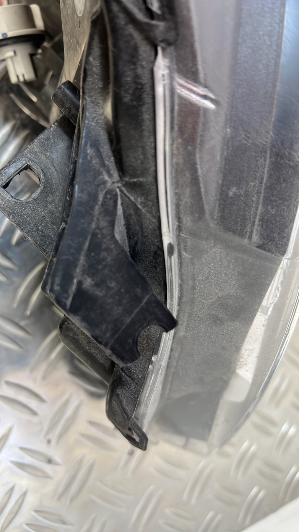 Optique avant principal gauche (feux)(phare) TOYOTA YARIS 3 PHASE 3 – 811700DK00