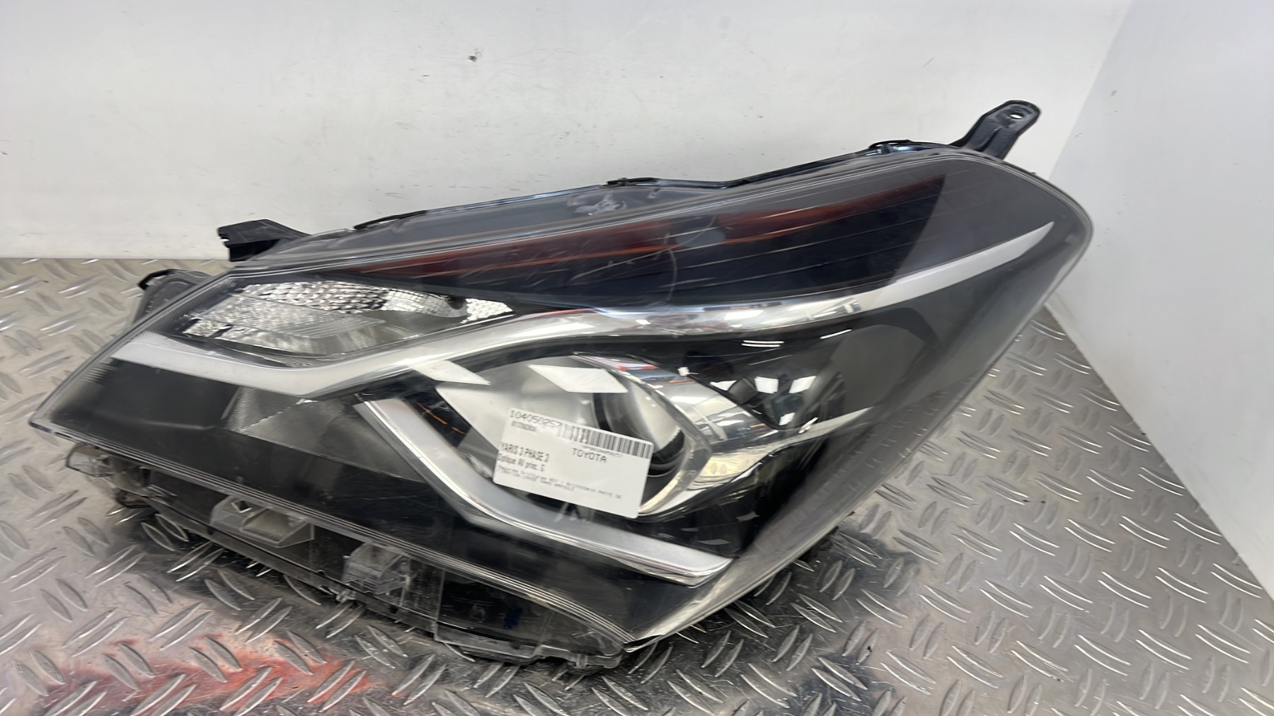 Optique avant principal gauche (feux)(phare) TOYOTA YARIS 3 PHASE 3 – 811700DK00