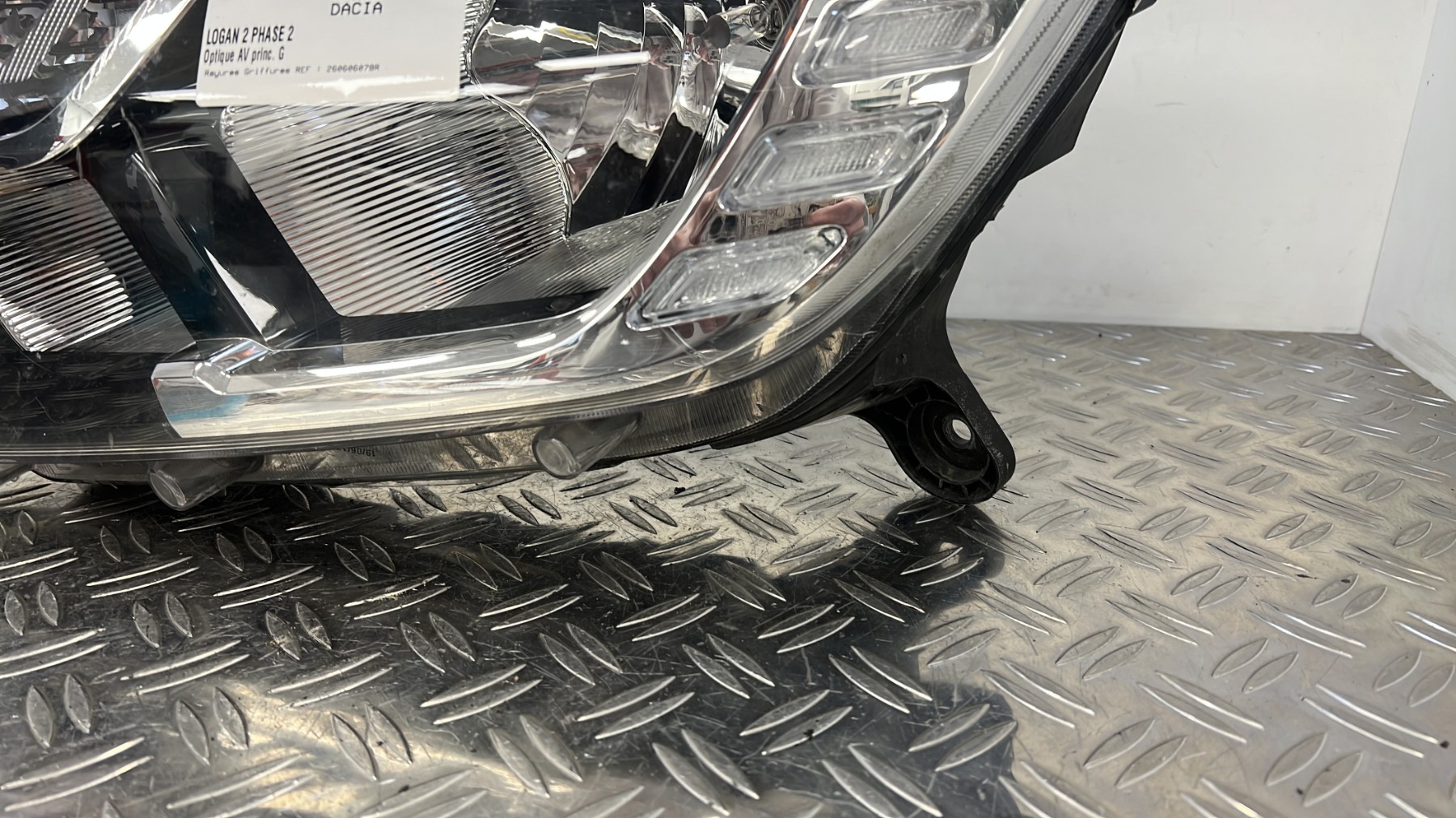 Optique avant principal gauche (feux)(phare) DACIA LOGAN 2 PHASE 2 – 260606078R