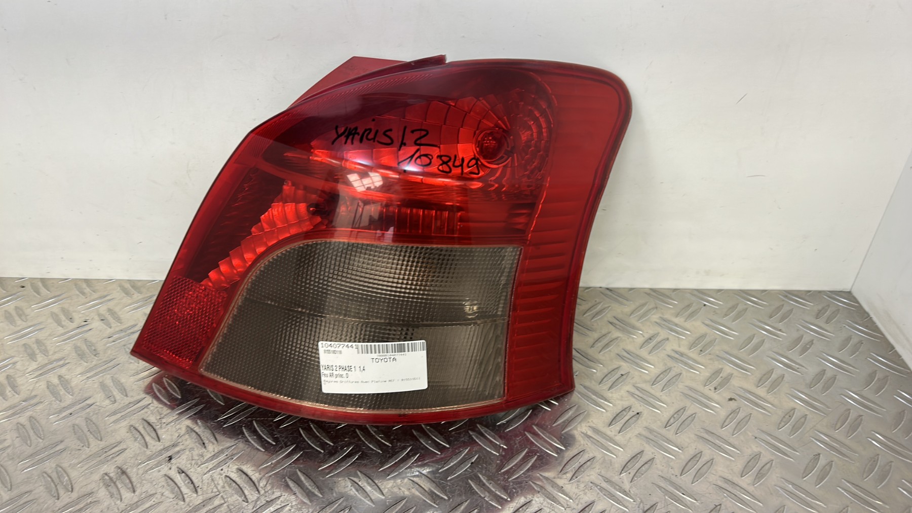Feu arriere principal droit (feux) TOYOTA YARIS 2 PHASE 1 – 815510D110