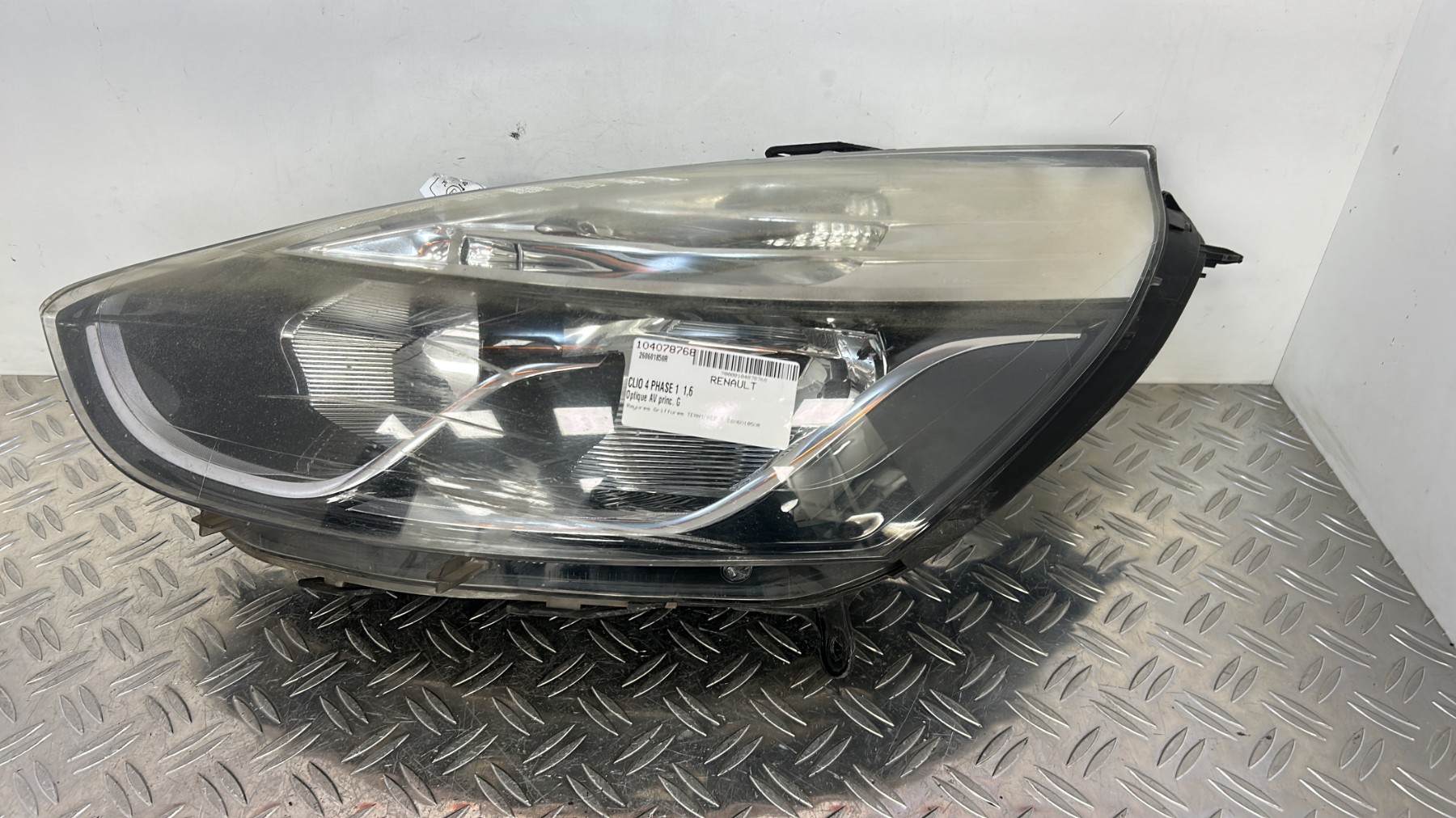 Optique avant principal gauche (feux)(phare) RENAULT CLIO 4 PHASE 1 – 260601850R