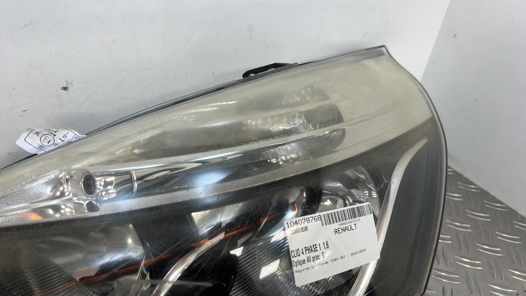 Optique avant principal gauche (feux)(phare) RENAULT CLIO 4 PHASE 1 – 260601850R