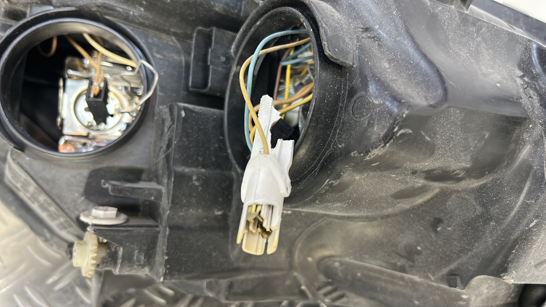 Optique avant principal gauche (feux)(phare) RENAULT CLIO 4 PHASE 1 – 260601850R
