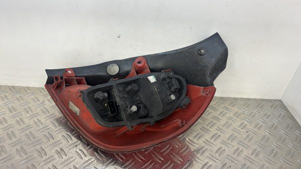Feu arriere principal gauche (feux) RENAULT CLIO 3 PHASE 1 – 8200459962