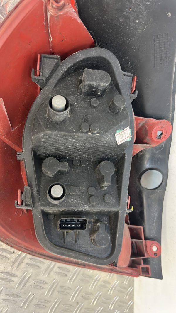 Feu arriere principal droit (feux) RENAULT CLIO 3 PHASE 1 – 8200459960