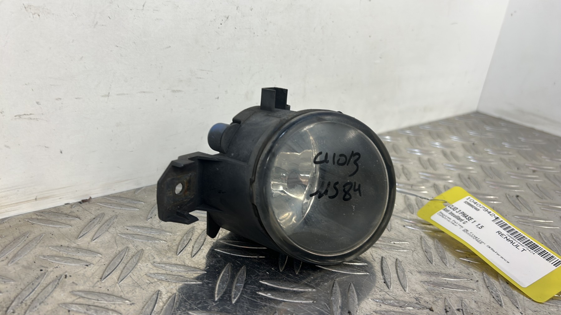 Anti brouillard gauche (feux) RENAULT CLIO 3 PHASE 1 – 8200002469