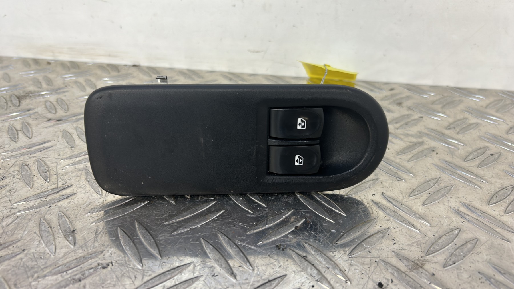 Interrupteur de leve vitre avant gauche RENAULT CLIO 3 PHASE 1 – 8200356519
