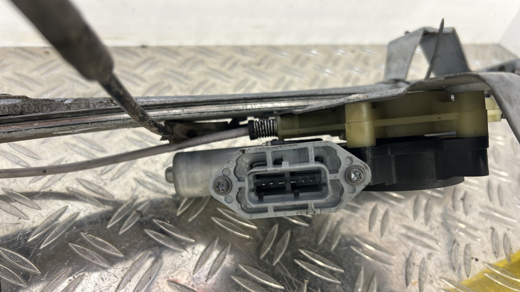 Leve vitre electrique avant gauche RENAULT KANGOO 2 PHASE 2 – 12800120101C / 807211404R