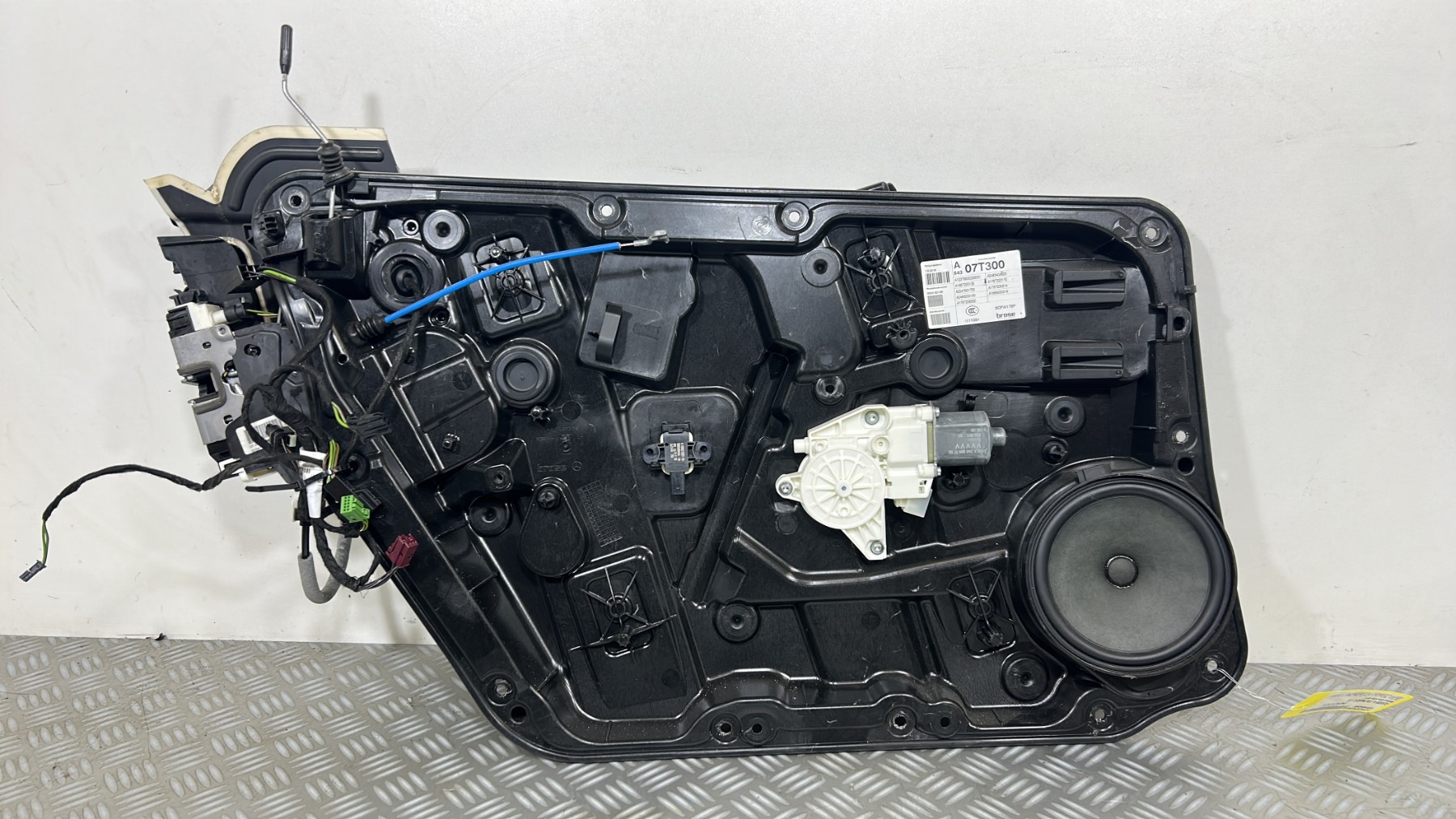 Moteur leve vitre avant gauche MERCEDES CLASSE A 176 PHASE 2 – A12376600229051 / A1667200135 / A2468200100 / A1767206500 / A2465404805 / A1767220170