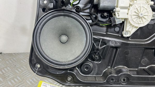 Moteur leve vitre avant droit MERCEDES CLASSE A 176 PHASE 2 – A12376600229051 / A1667200435 / A1767230314 / A1669000518 / A2465404805 /A2047601800 / A2468200100 / A1767206600