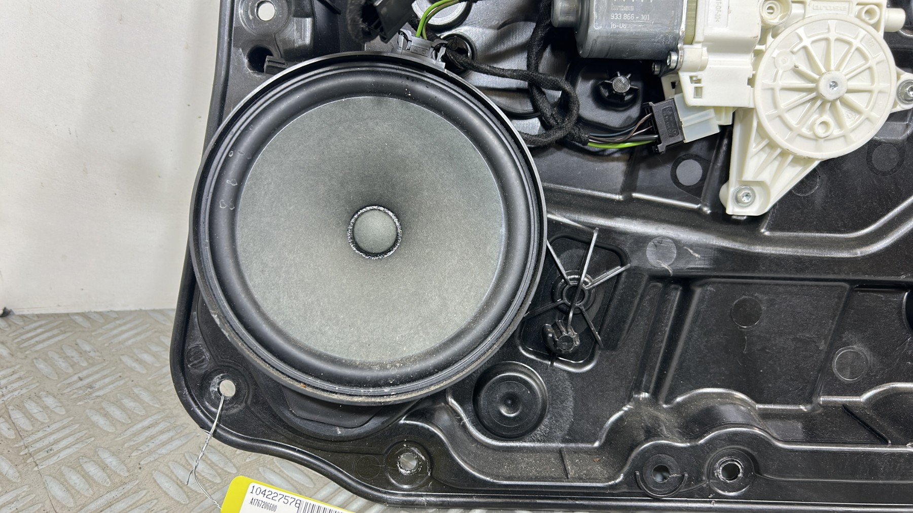Moteur leve vitre avant droit MERCEDES CLASSE A 176 PHASE 2 – A12376600229051 / A1667200435 / A1767230314 / A1669000518 / A2465404805 /A2047601800 / A2468200100 / A1767206600