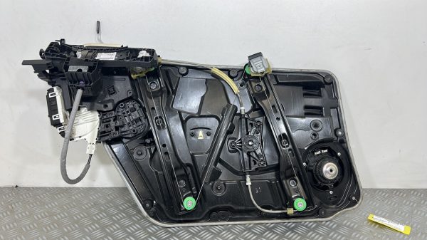 Moteur leve vitre avant droit MERCEDES CLASSE A 176 PHASE 2 – A12376600229051 / A1667200435 / A1767230314 / A1669000518 / A2465404805 /A2047601800 / A2468200100 / A1767206600