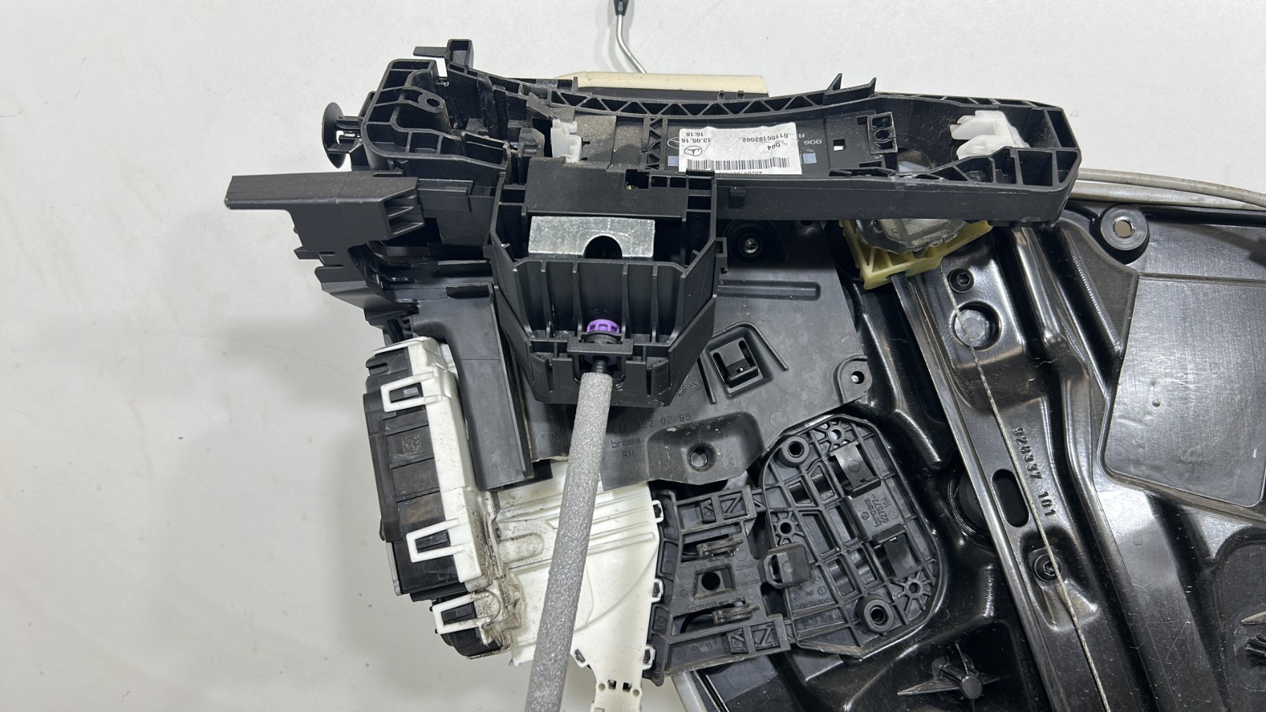 Moteur leve vitre avant droit MERCEDES CLASSE A 176 PHASE 2 – A12376600229051 / A1667200435 / A1767230314 / A1669000518 / A2465404805 /A2047601800 / A2468200100 / A1767206600