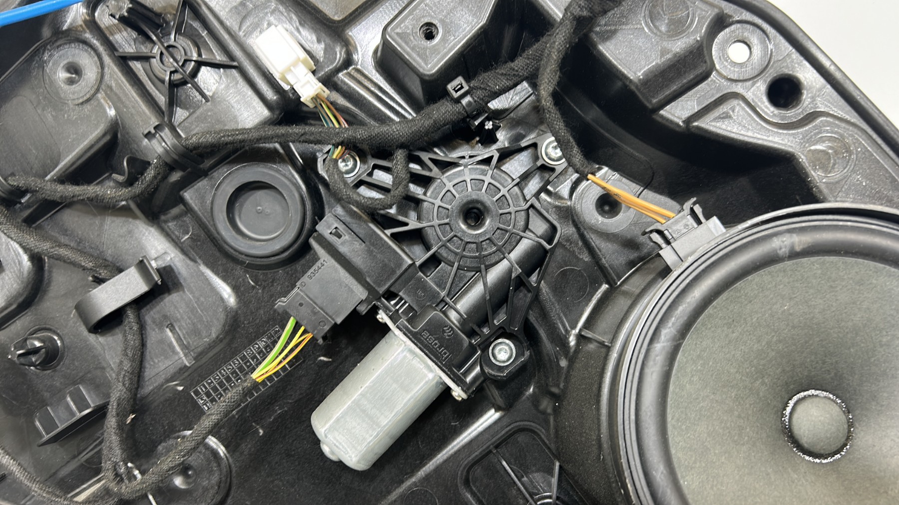Moteur leve vitre arriere gauche MERCEDES CLASSE A 176 PHASE 2 – A12376600229051 / A1767303800 / A2468200100 / A2047302735 / A2047602134 / A1765405908 / A1767330100