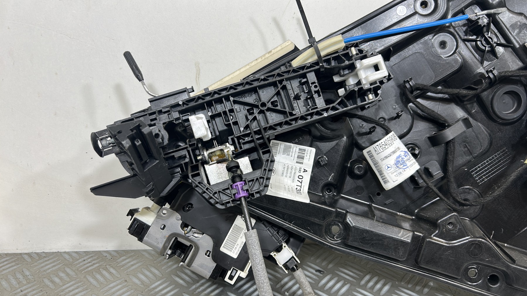 Moteur leve vitre arriere gauche MERCEDES CLASSE A 176 PHASE 2 – A12376600229051 / A1767303800 / A2468200100 / A2047302735 / A2047602134 / A1765405908 / A1767330100