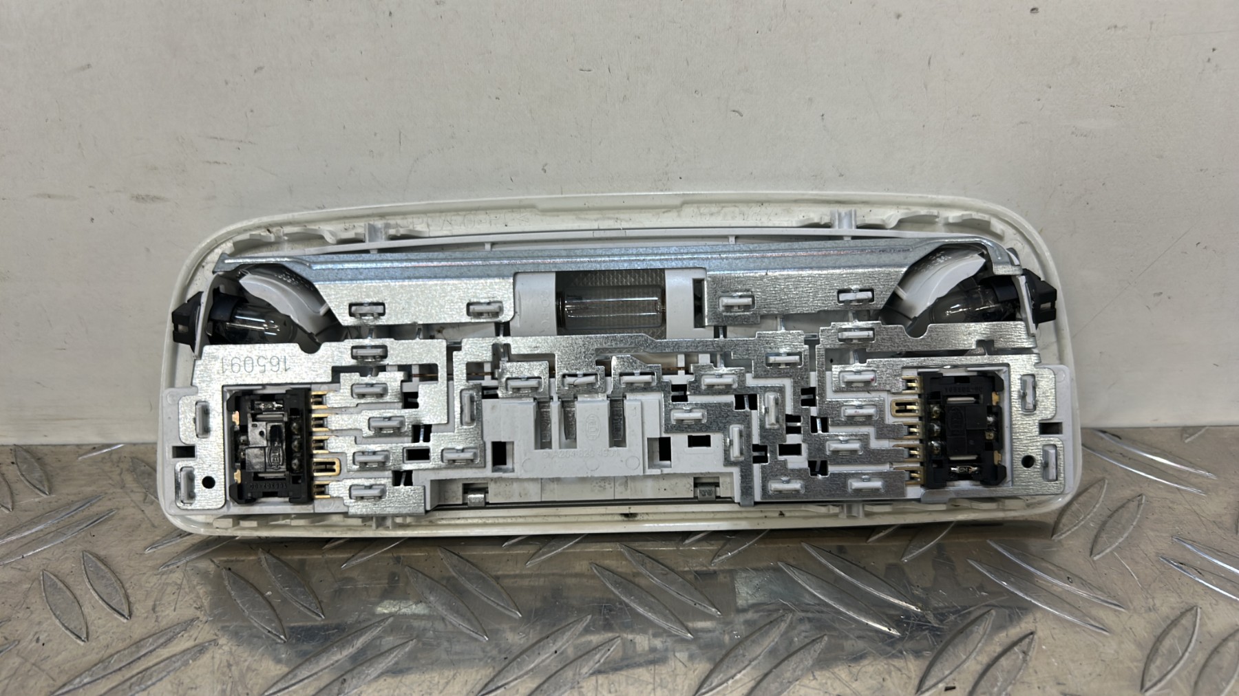 Eclairage de plafonnier MERCEDES CLASSE A 176 PHASE 2 – A2048204901