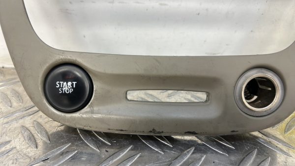 Console central (interieur plastique) RENAULT MEGANE 3 PHASE 1 – 682600022r
