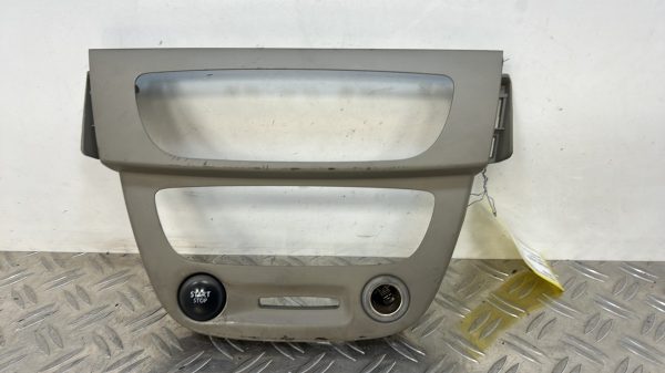 Console central (interieur plastique) RENAULT MEGANE 3 PHASE 1 – 682600022r