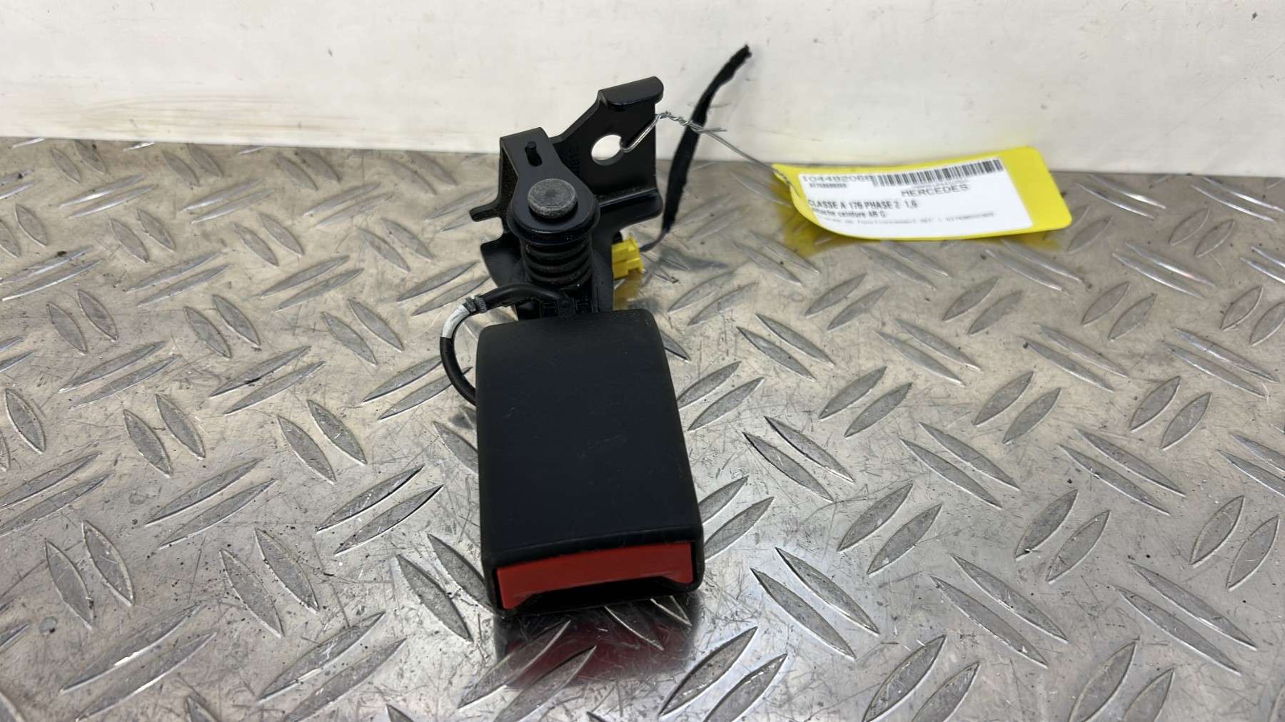 Attache ceinture arriere gauche MERCEDES CLASSE A 176 PHASE 2 – A1768600369