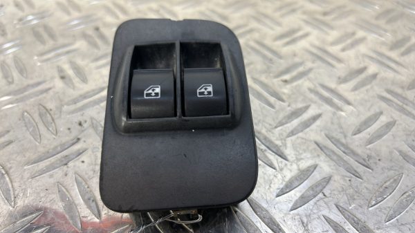 Interrupteur de leve vitre avant gauche PEUGEOT BIPPER