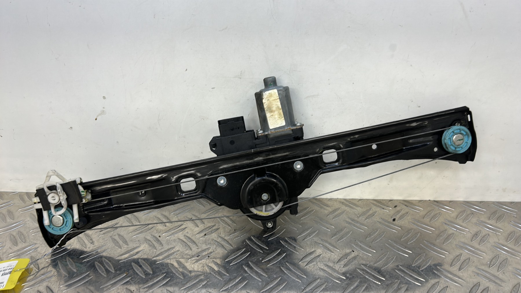 Leve vitre electrique avant gauche PEUGEOT BIPPER – 1666090580