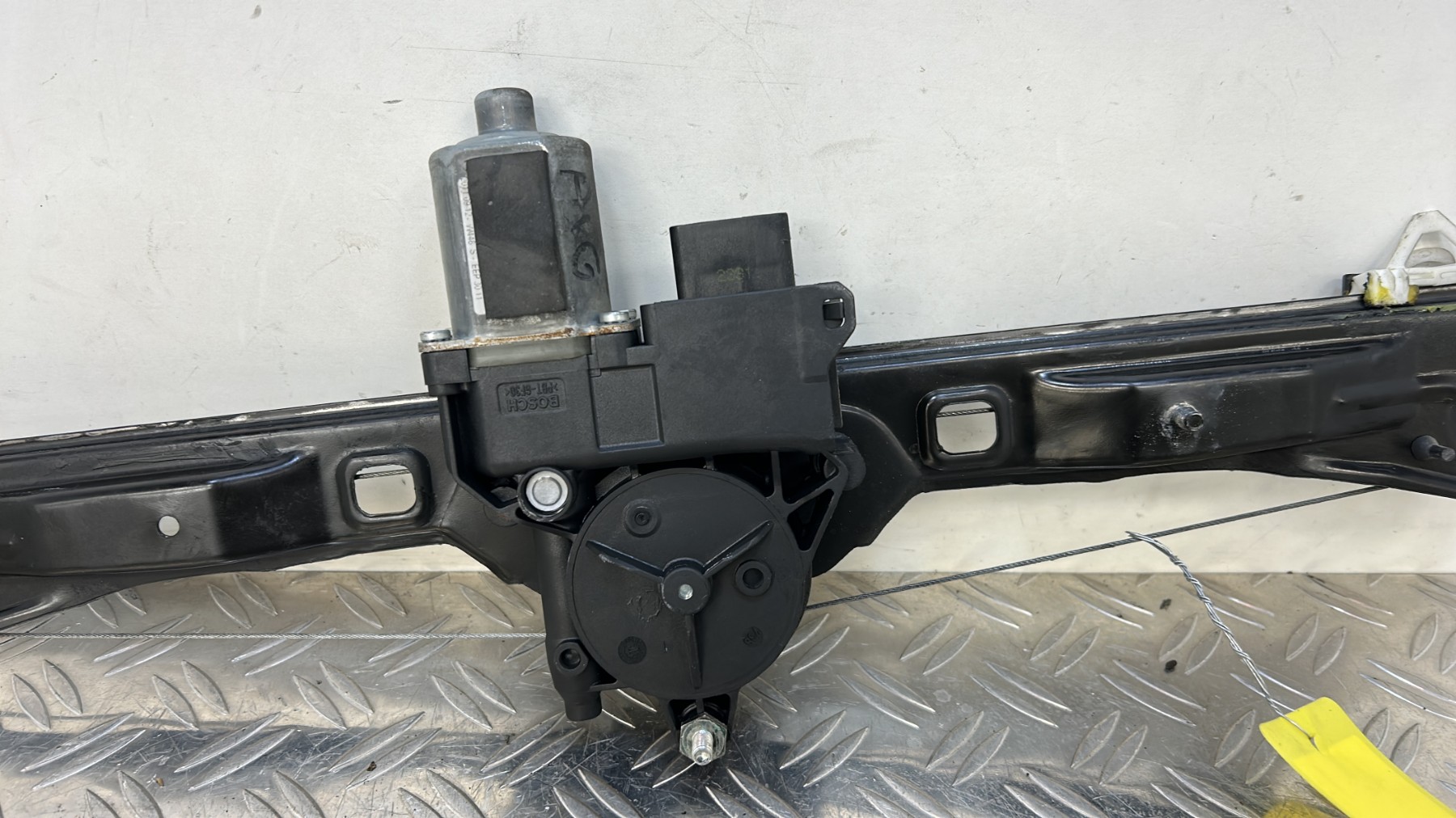 Leve vitre electrique avant gauche PEUGEOT BIPPER – 1666090580