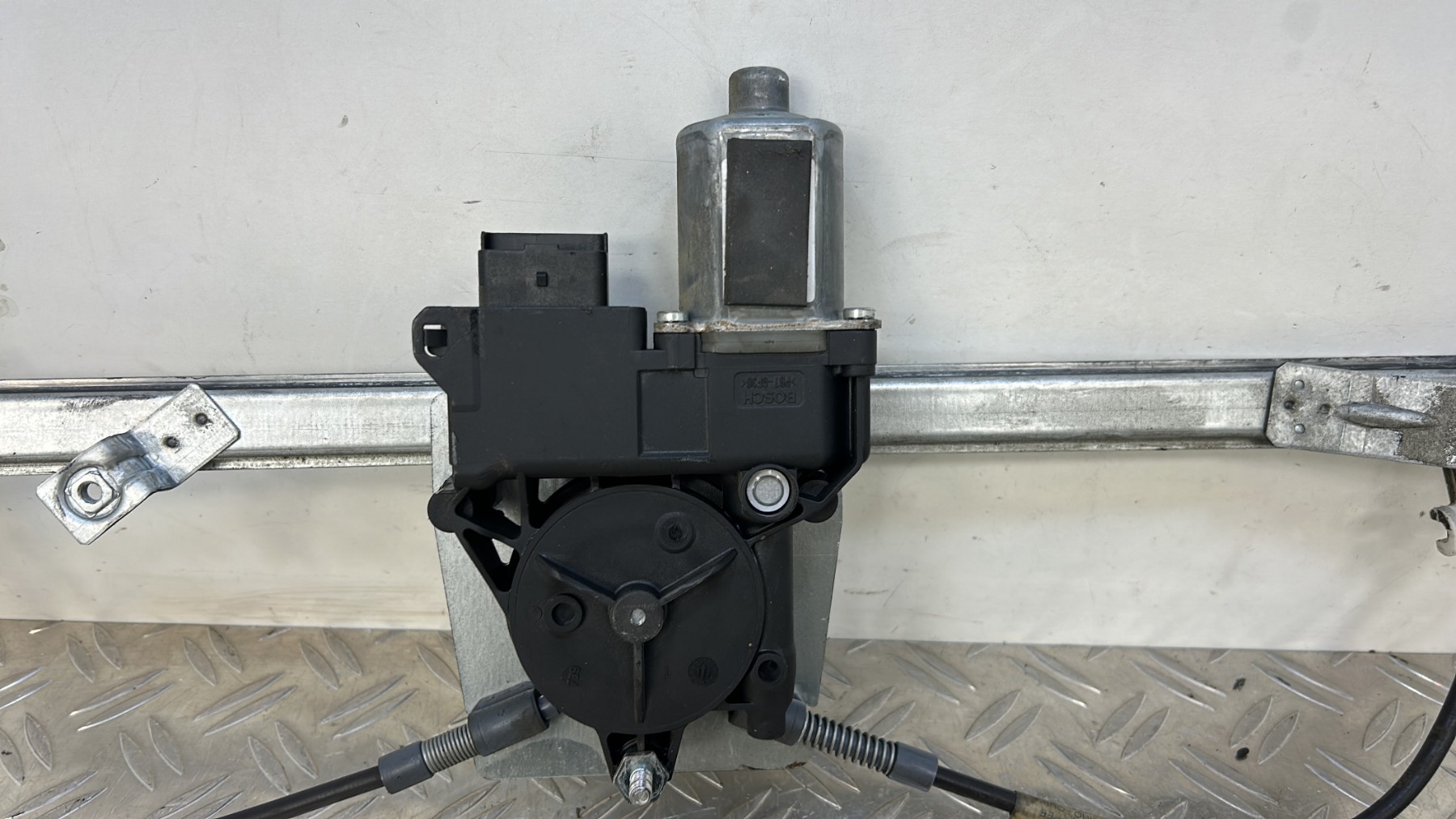 Leve vitre electrique avant droit PEUGEOT BIPPER – 850727