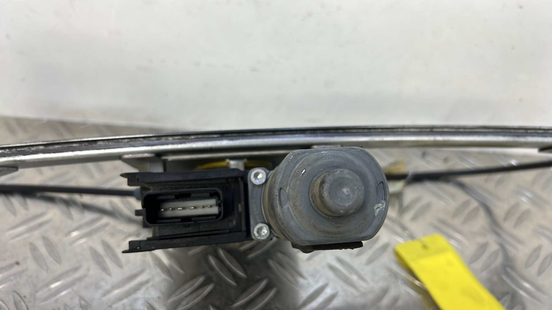 Leve vitre electrique avant droit PEUGEOT BIPPER – 850727