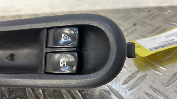 Interrupteur de leve vitre avant gauche RENAULT CLIO 3 PHASE 1 – 815510F020