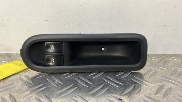 Interrupteur de leve vitre avant gauche RENAULT CLIO 3 PHASE 1 – 815510F020
