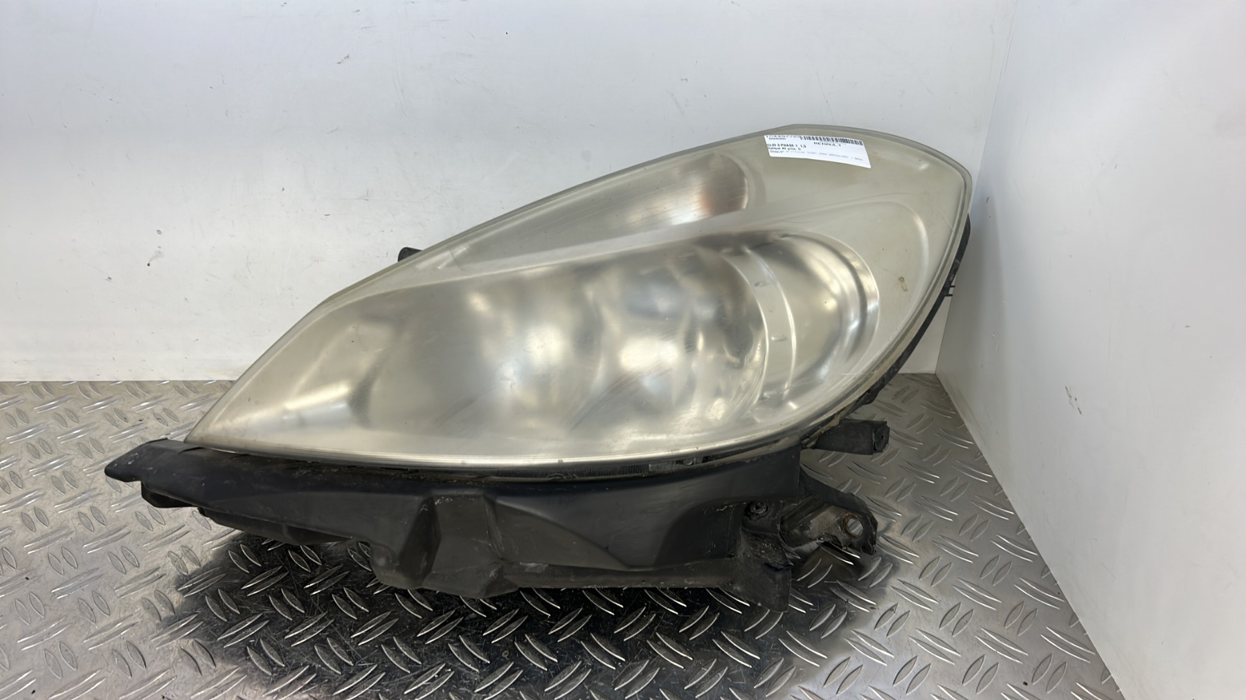 Optique avant principal gauche (feux)(phare) RENAULT CLIO 3 PHASE 1 – 8200459824