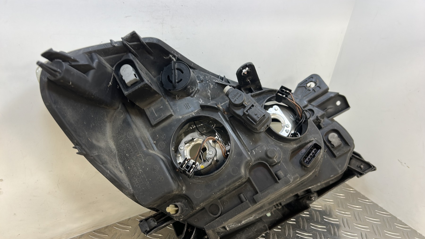 Optique avant principal gauche (feux)(phare) RENAULT CLIO 3 PHASE 1 – 8200459824